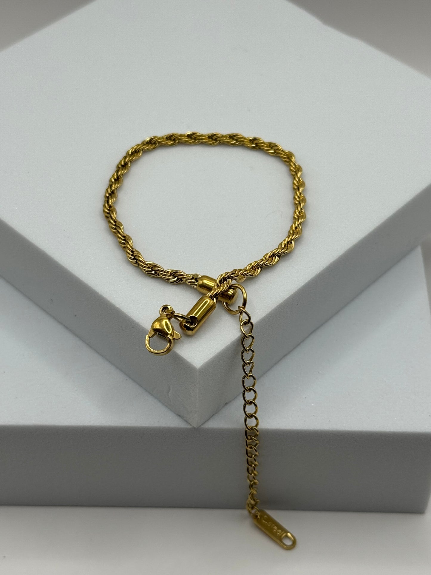 The Livara Bracelet by EMPIECE™- gold-tone 3mm rope chain bracelet crafted from 316L stainless steel with 18k gold plating.