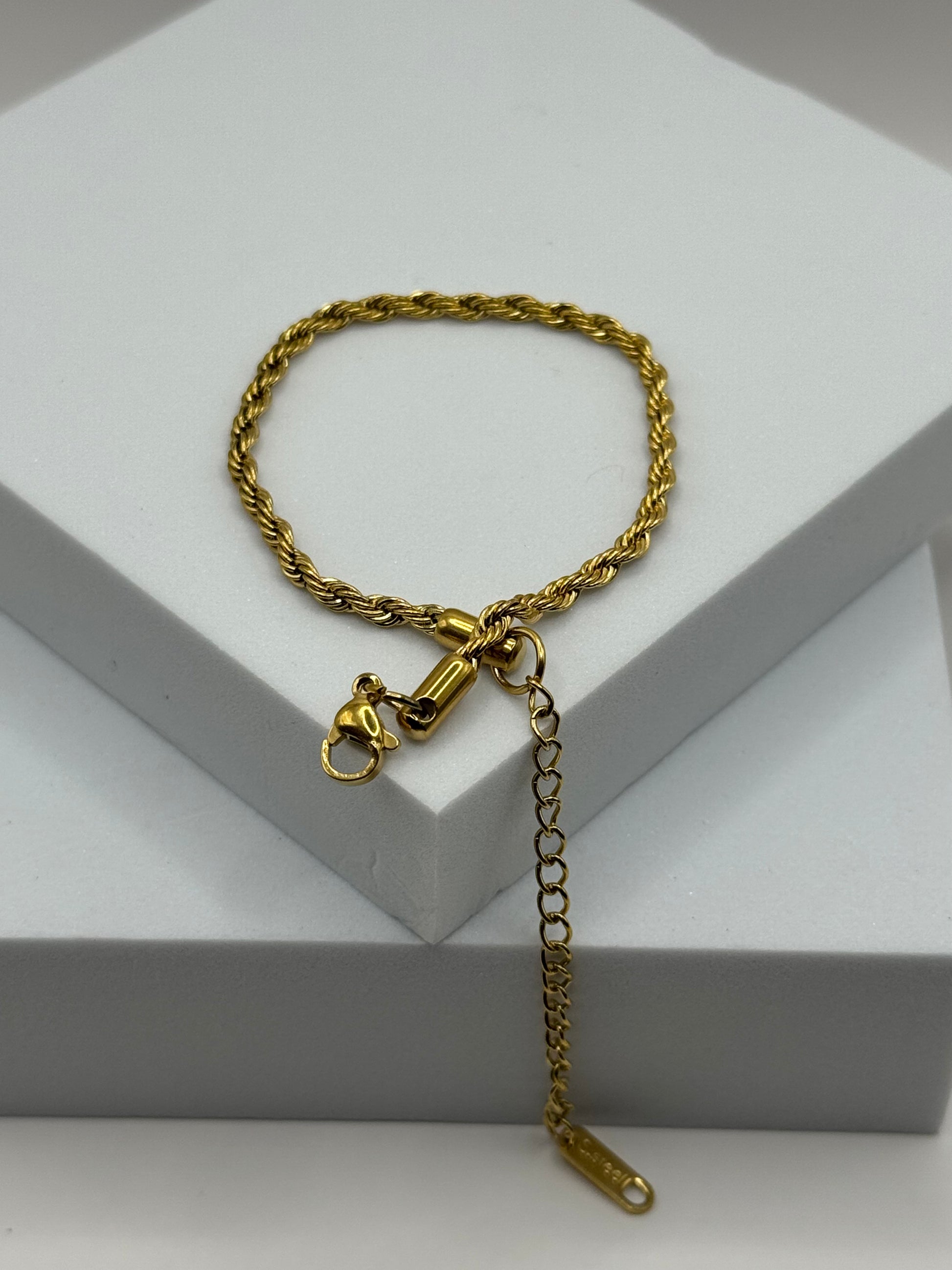 The Livara Bracelet by EMPIECE™- gold-tone 3mm rope chain bracelet crafted from 316L stainless steel with 18k gold plating.
