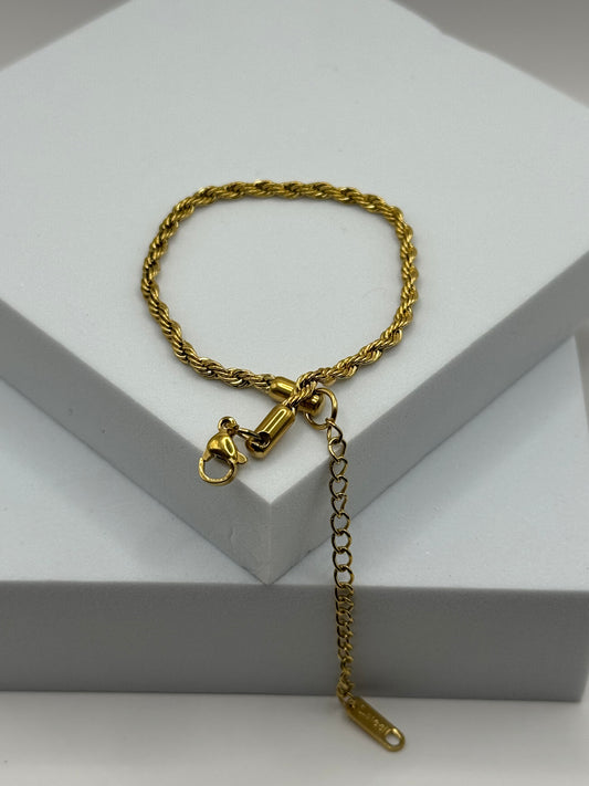 The Livara Bracelet by EMPIECE™- gold-tone 3mm rope chain bracelet crafted from 316L stainless steel with 18k gold plating.