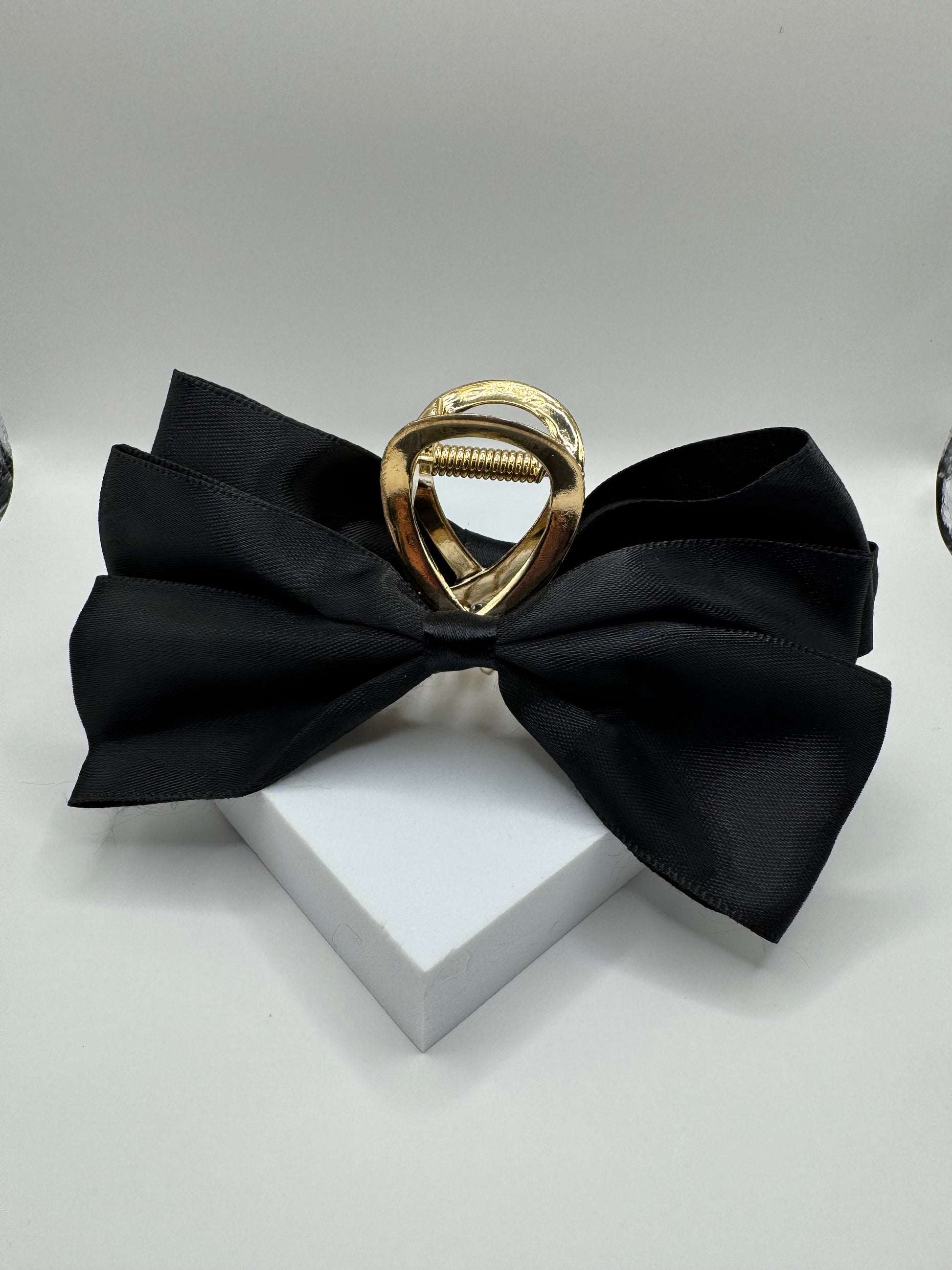 Front view of EMPIECE™ Paloma Hair Clip in black satin and gold claw design.
