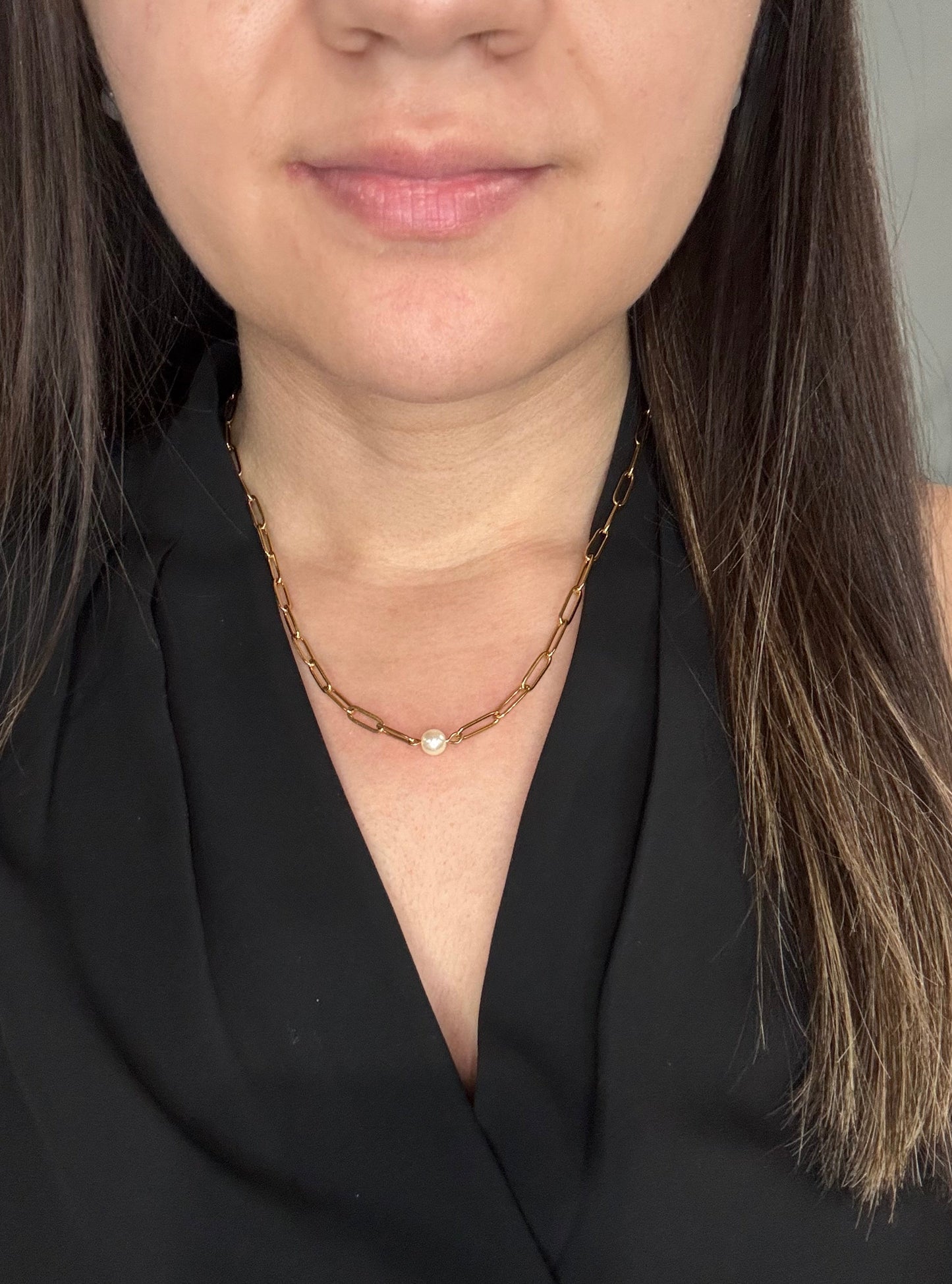 Gold paperclip chain necklace with single pearl worn at collarbone on model, The Margaux Necklace by EMPIECE™.