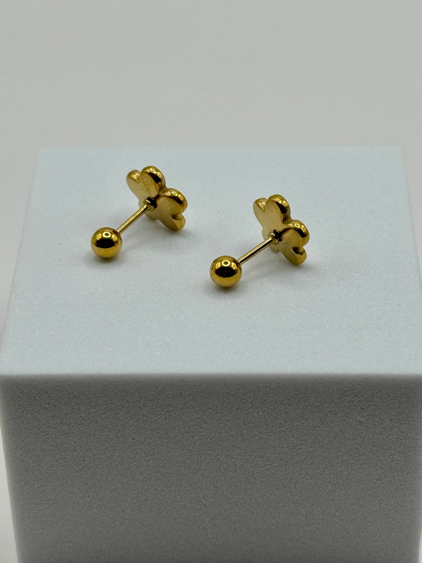 The Gardenia Earrings side view highlighting screw-back closure and enamel finish.