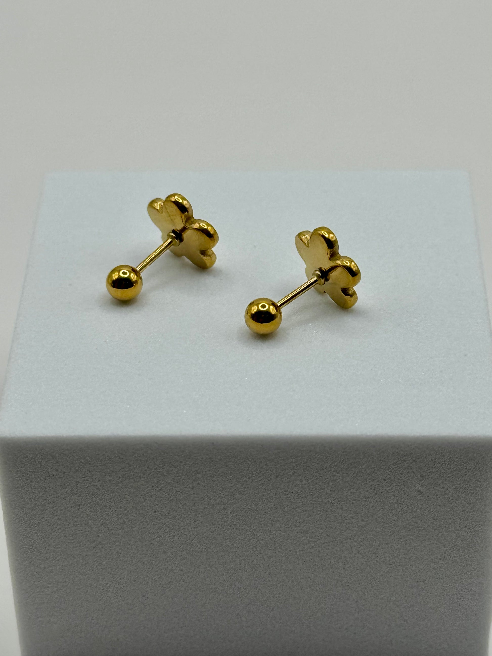 The Gardenia Earrings side view highlighting screw-back closure and enamel finish.