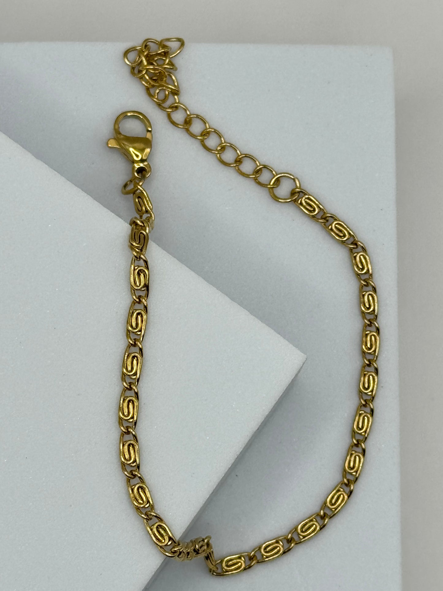 Amélie Bracelet by EMPIECE™- gold-tone geometric chain bracelet crafted from 304 stainless steel with 18k plating.