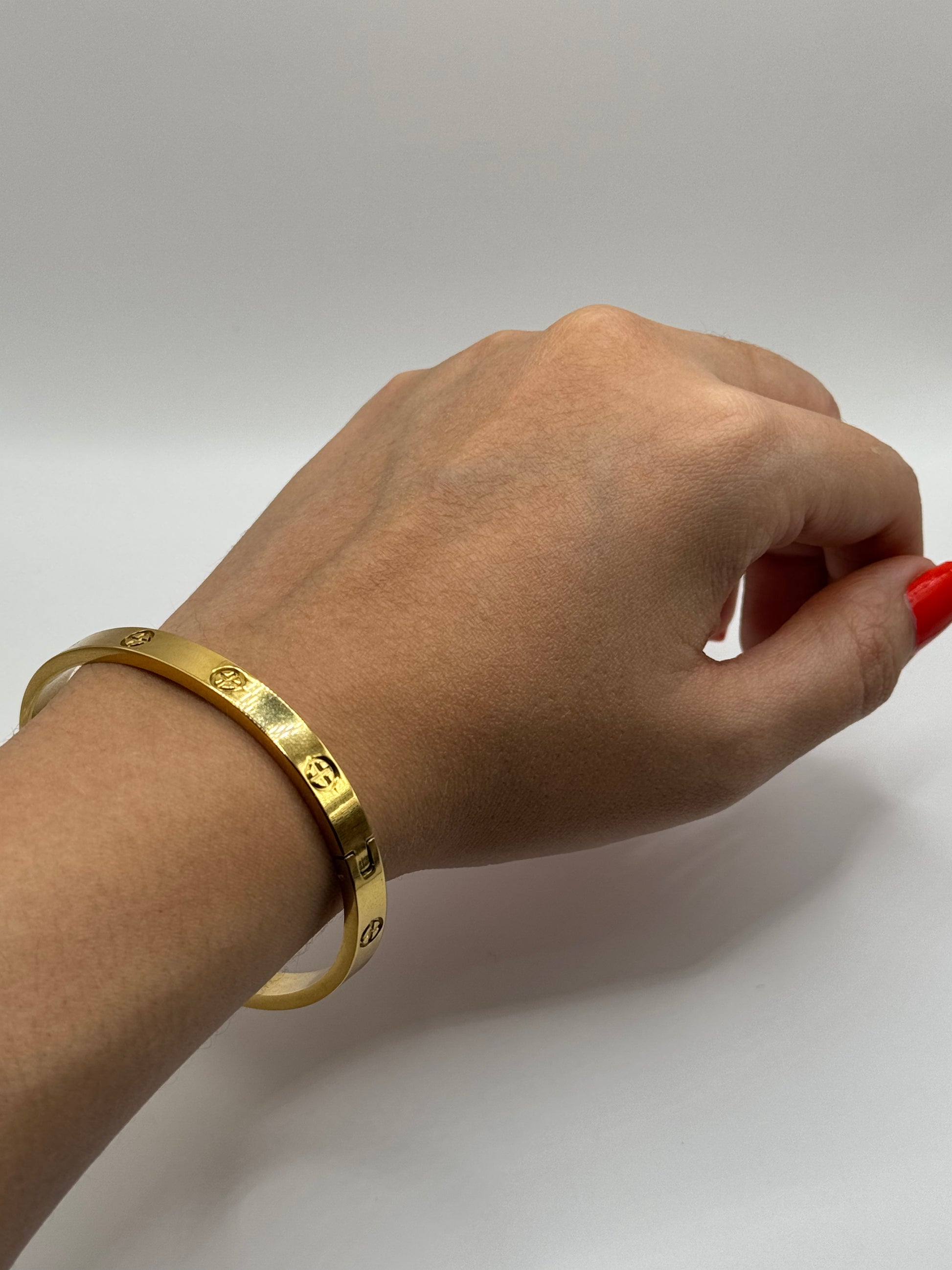 Model wearing The Eterna Bracelet on wrist, styled as a minimalist everyay piece.