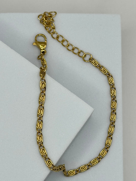 Amélie Bracelet in 18K gold-tone stainless steel with geometric chain links, EMPIECE™